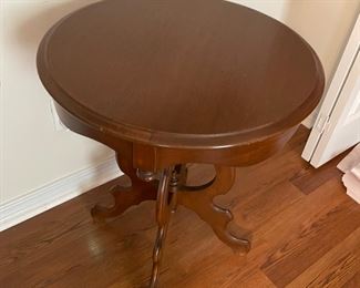 15_____$160 	
Eastlake Round table 22Wx27 1/2T