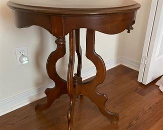 15_____$160 	
Eastlake Round table 22Wx27 1/2T