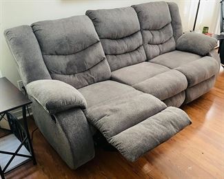 29_____$295 	
Double manual recliner clothes grey 89L	