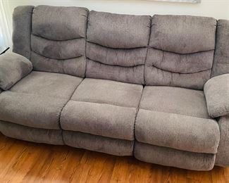 29_____$295 	
Double manual recliner clothes grey 89L	