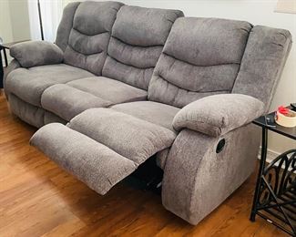 29_____$295 	
Double manual recliner clothes grey 89L	