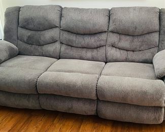 29_____$295 	
Double manual recliner clothes grey 89L	