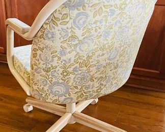 35_____$250 	"
Kitchen table 42""round + 1 leave 17"""		