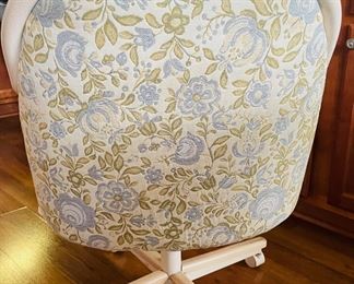 35_____$250 	"
Kitchen table 42""round + 1 leave 17"""		