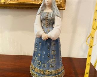 _____$150 
Rare Lladro pottery lady 110 with top hat 	