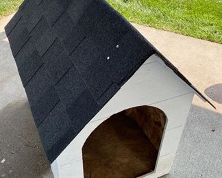 Like New (approximately 3’x2’) Doghouse 