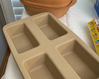 Terra Cotta Hen Dutch Oven & Muffin Pan 