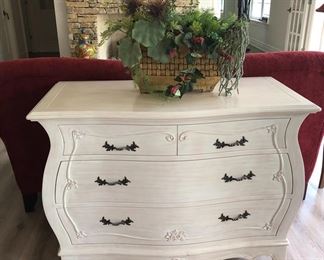 CHEST OF DRAWERS GOES WITH QUEEN BEDROOM SET