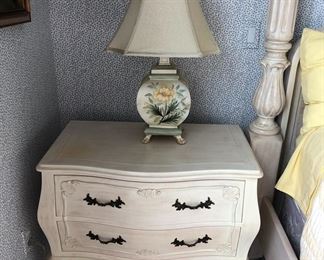 PAIR OF NIGHTSTANDS