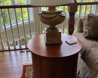 ROUND END TABLE AND LAMP