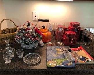 KITCHEN ITEMS AND CRYSTAL