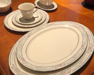 LENOX CHINA SET - CHARLESTON PATTERN 