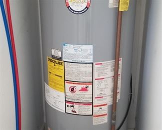 Natural gas hot water heater