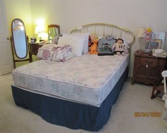 Queen Size Bed and mattress set 
