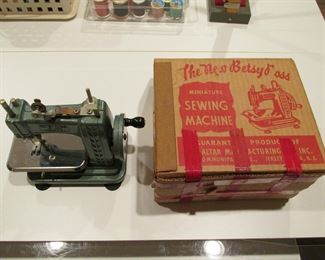 Vintage New Betsy Ross mini sewing machine