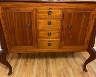 Stunning Cedar Lined Linen Chest
Great Storage for Jewelry and Purses also