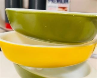Sweet Little Vintage Pyrex Dishes