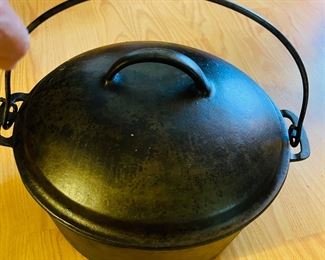 Vintage Cast Iron Dutch Oven in Pristine Condition with Original Lid