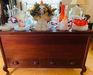 Stunning Mahogany Linen/Sugar Chest in Pristine Condition 
    Inside has Sliding Shelf for Silverware