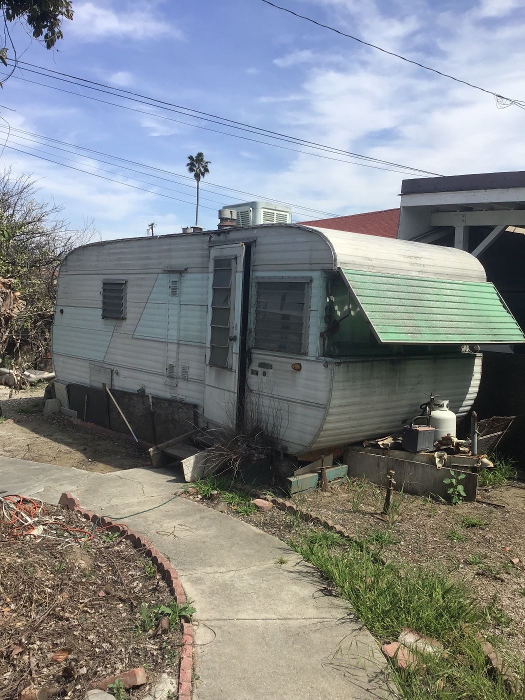 Last minute sale in Baldwin park in Baldwin Park, CA starts on 4/22/2023