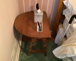 Drop leaf table