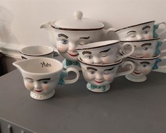 Bailey's coffee pot with 5 cups cream and sugars.