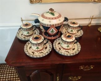 Soup bowl with four bowls in plates