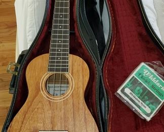 Ukulele Oscar Schmidt by Washburn
Model #OU-2