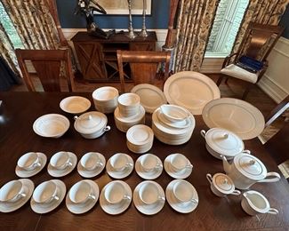 Noritake fine china - "Ivory" pattern (83 pieces)