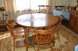 Nice Maple dining room or Kitchen Table.. Round with 4 Chairs or Oblong with 6 Chairs!
