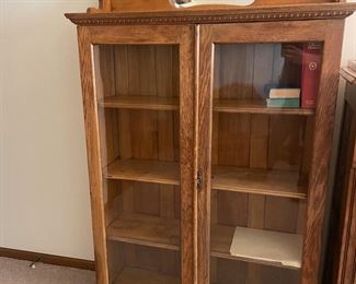 Stunning 2 Door Oak Display Cabinet $220.00 