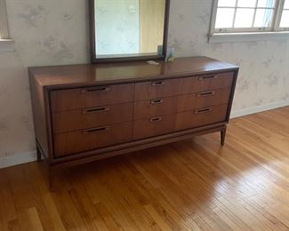 United furniture company mahogany dresser and mirror 
