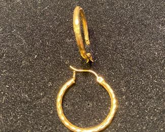 14 kt yellow gold earrings