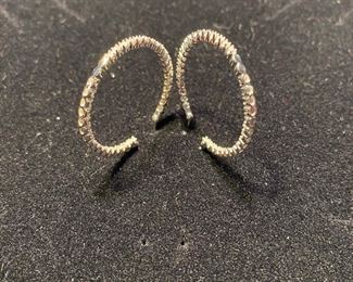 14 kt white gold with diamonds