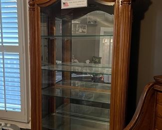 display case w/lights