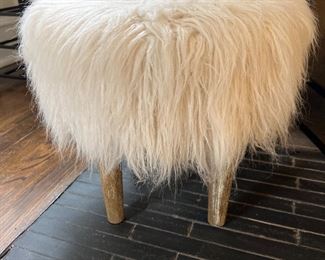 Shaggy ottoman