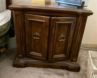 #4	Drexel bed side table with table 26x17x24	 $65.00 			
#5	Drexel bed side table with table 26x17x24	 $65.00 			
