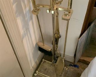 #28	duck brass fireplace tools 	 $25.00 			
