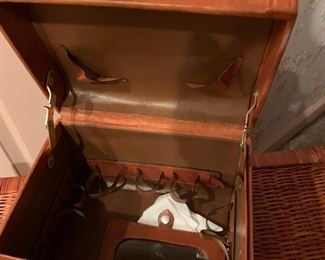 #60	brown vintage makeup case 	 $25.00 			
