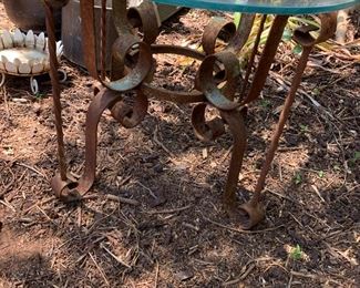  #127	metal base glass top top table 24x18	 $30.00 sold 			
#131	metal base glass top table 24x18	 $30.00 			
