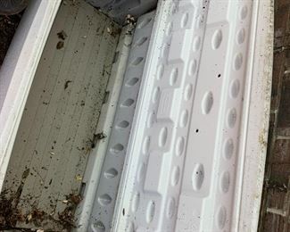 #135	plastic bench storage by Rubbermaid 53 long 	 $40.00 			
