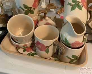 #190	 Franciscan dessert Rose newer pieces 12 pieces, casserole, 7 coffee cups, 1 tea cup creamer small tea pot and plate	 $45.00 			

