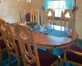 Awesome Vintage Dining Table & 8 Chairs!