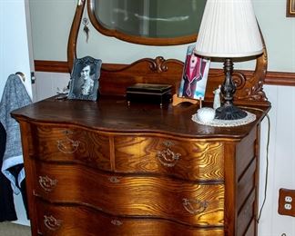ANTIQUE OAK DRESSER W/MIRROW
