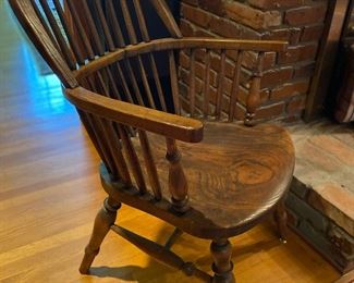 Late 19th century English yew-wood Windsor chair.
