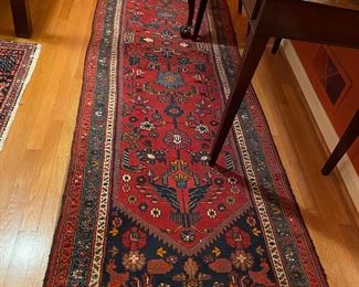 Hand knotted Persian Hamadan rug.
3’x9’6”