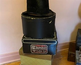 Vintage top hat and hat boxes!