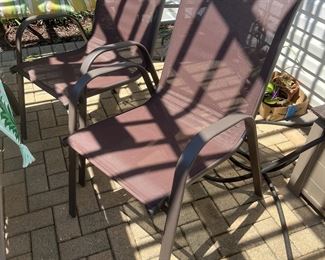 (4) patio chairs
