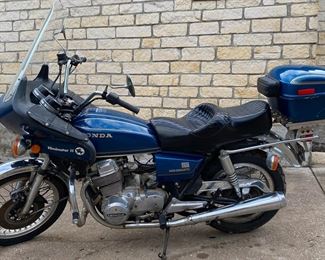 1977 Honda  CB750A Hondamatic Motorcycle - Perfect project bike! Needs a little work to be road ready. Clean title.