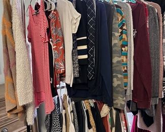 Women's Clothing. Range in sizes from M-XL. Dress sizes range from 6-14. Brands like Free People, Hollister, the Loft, Lucky, Nike, North Face, Patagonia, Under Armor, and many boutique brands. 